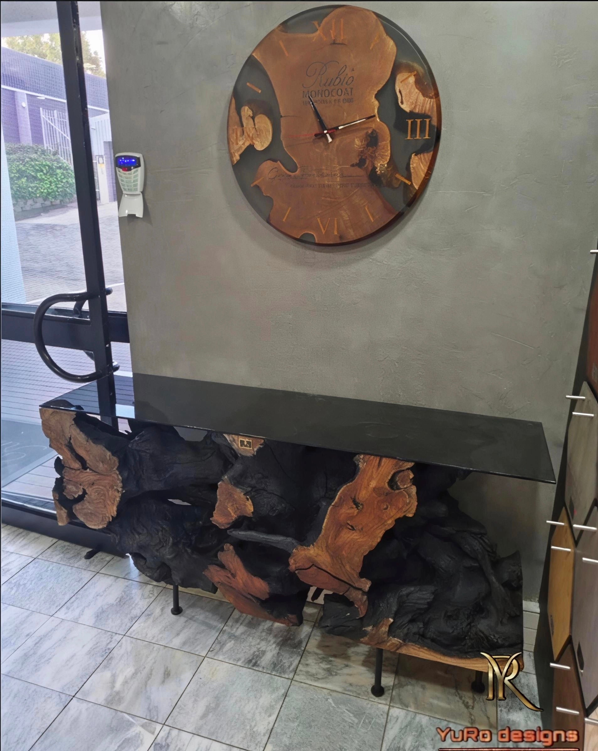 Root console table