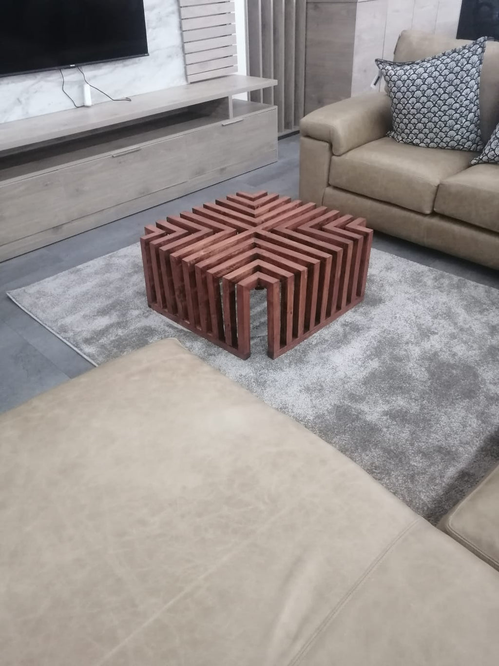 Slat coffee table